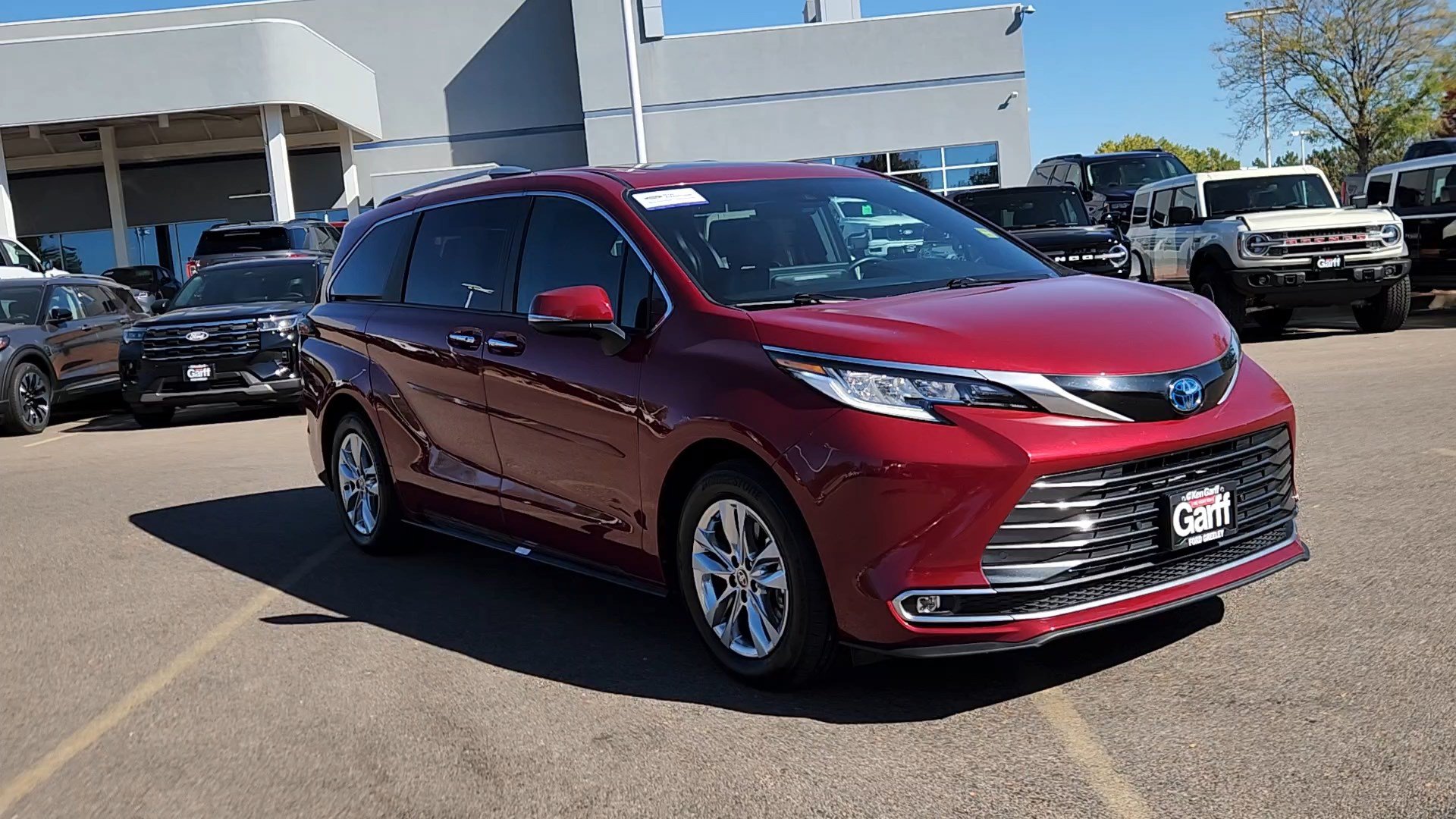 Used 2025 Toyota Sienna Limited AWD/4WD image 7