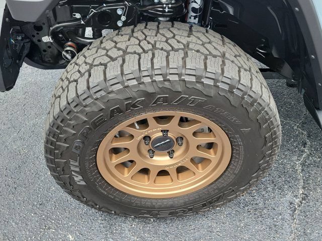 Used 2025 Jeep Gladiator Mojave AWD/4WD image 9