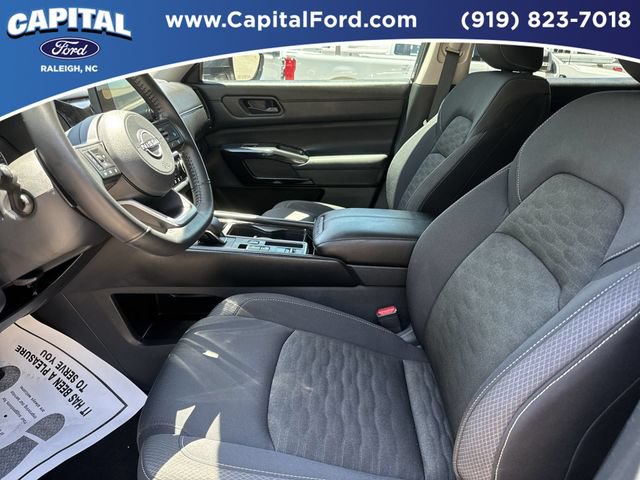 Used 2025 Nissan Pathfinder SV FWD image 19