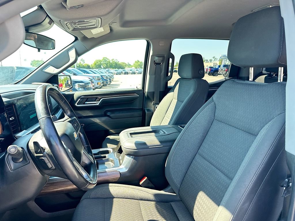 Used 2022 Chevrolet Silverado 1500 LT AWD/4WD image 8