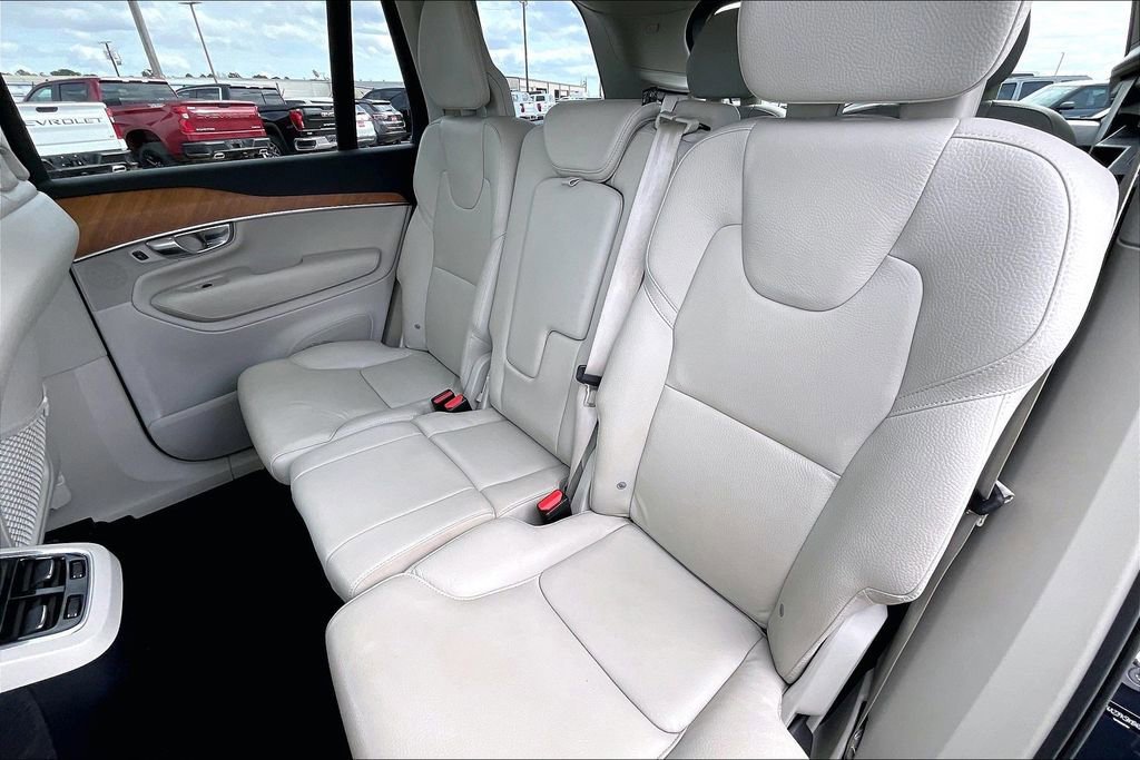 Used 2022 Volvo XC90 T6 Momentum w/ Advanced Package image 19