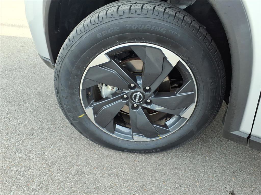 Used 2024 Nissan Rogue SV image 9