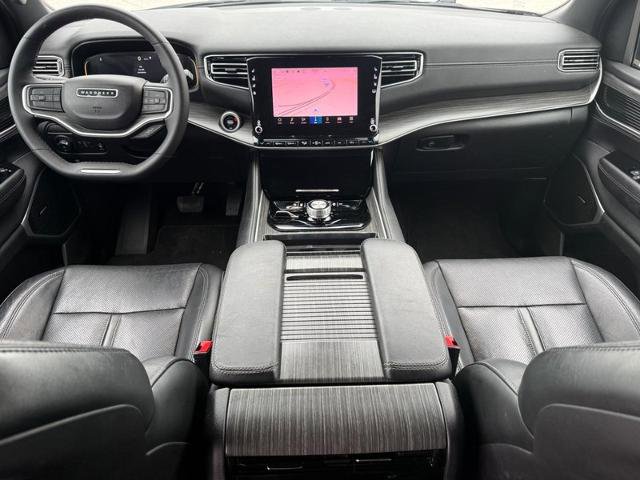 Used 2024 Jeep Wagoneer L Series II w/ Flexible Seating Group AWD/4WD image 12