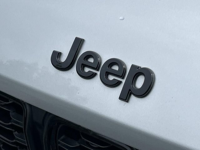 Used 2023 Jeep Grand Cherokee L Laredo AWD/4WD image 10
