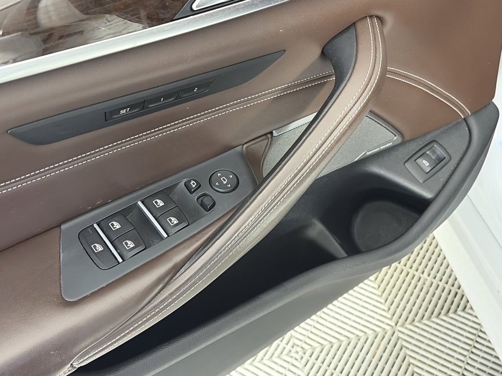 Used 2019 BMW 540i xDrive w/ M Sport Package image 25