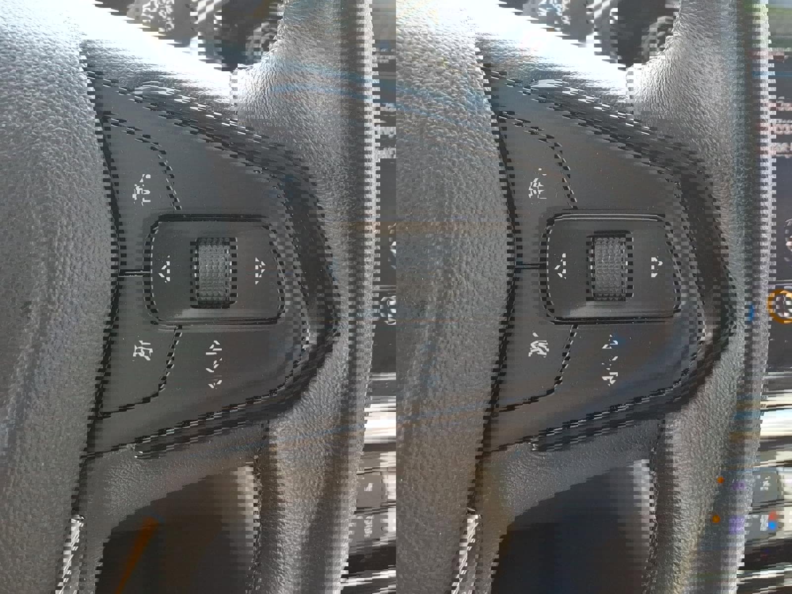 Used 2022 Chevrolet Bolt EUV Premier w/ Launch Edition image 16