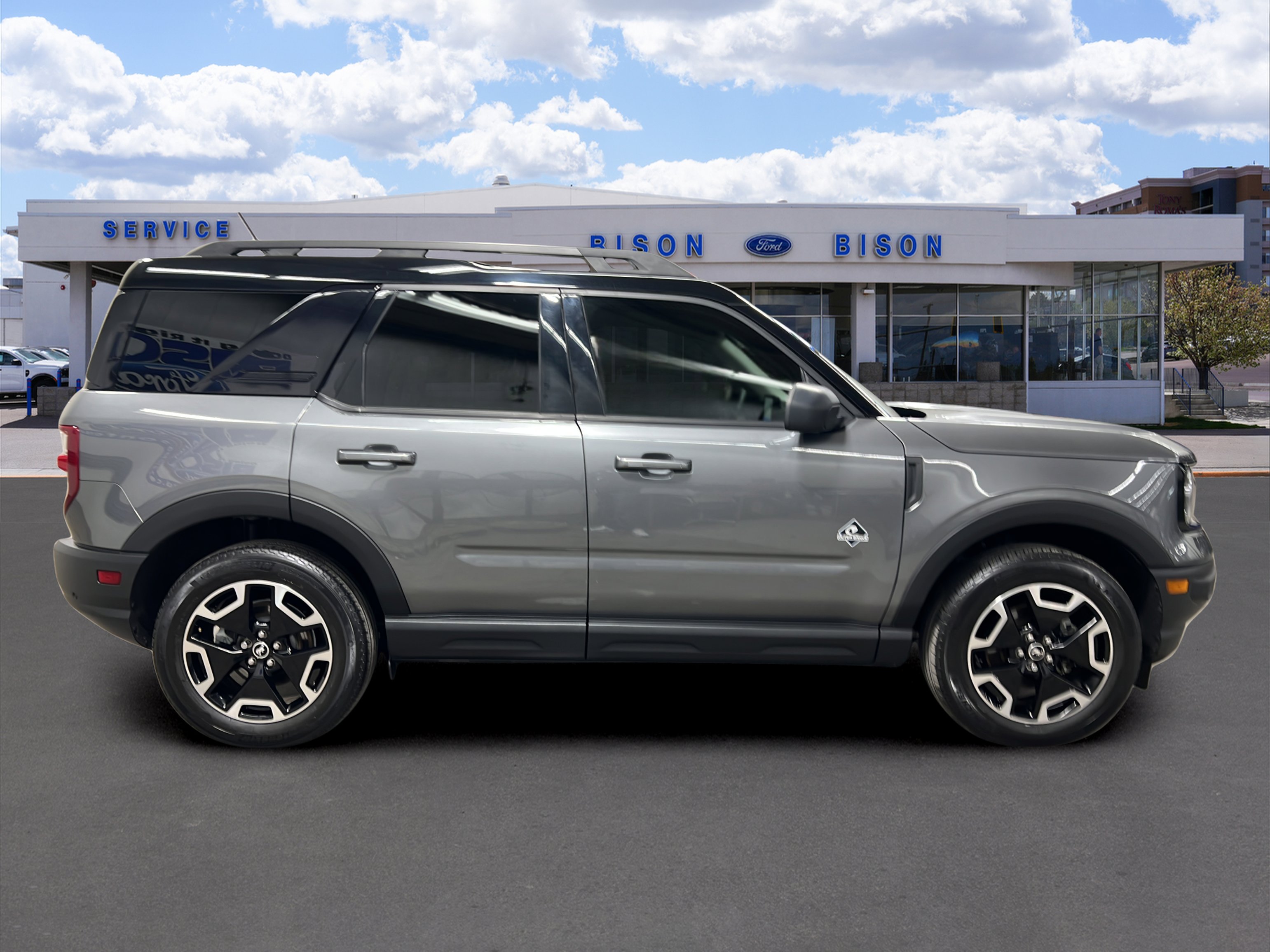 Certified 2023 Ford Bronco Sport Outer Banks w/ Tech Package image 2