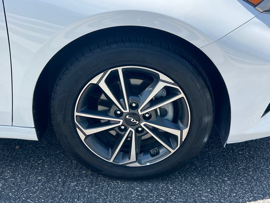 Used 2024 Kia Forte LXS FWD image 14