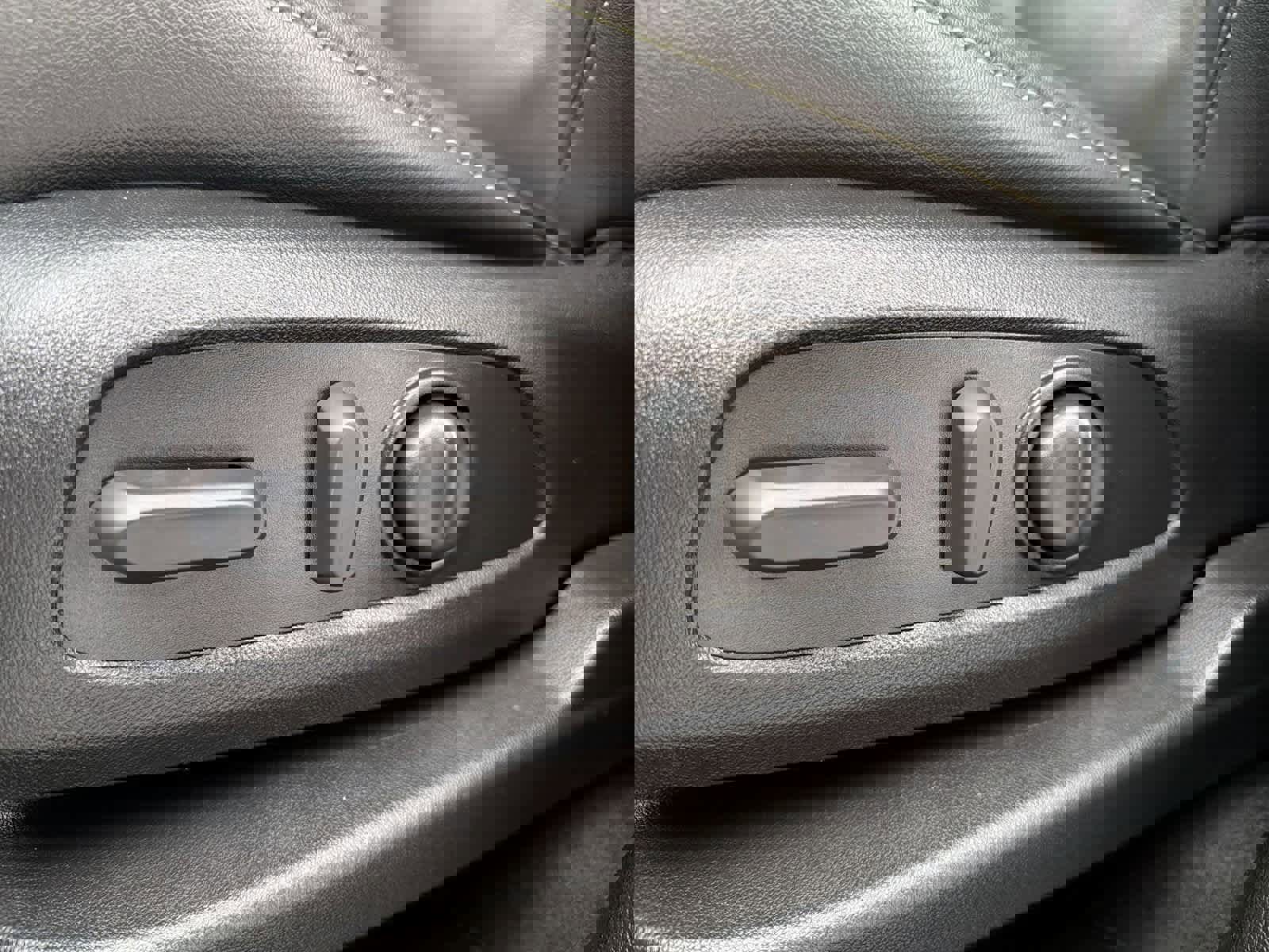 Used 2023 Chevrolet Traverse LT image 18