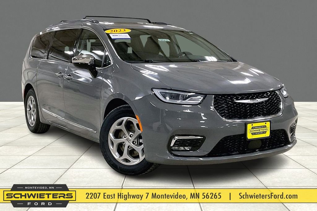 Used 2023 Chrysler Pacifica Limited image 5