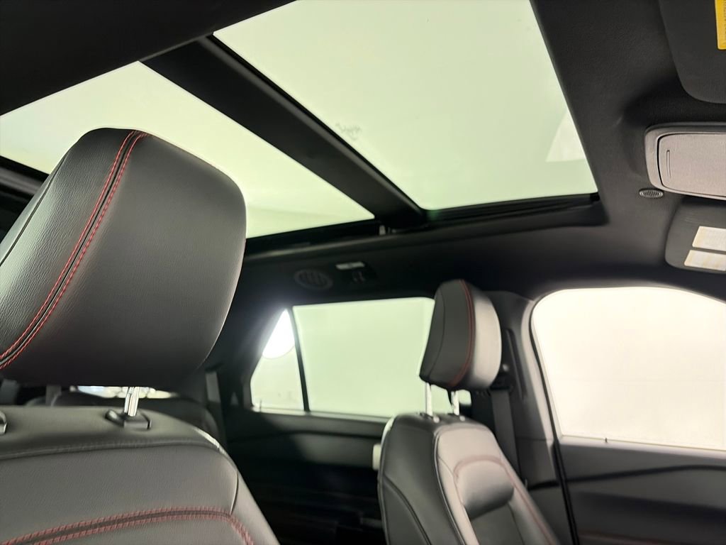 Certified 2023 Ford Explorer ST-Line w/ Class IV Trailer Tow Package image 33