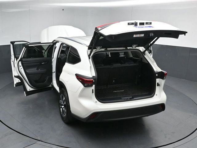 Used 2021 Toyota Highlander XLE AWD/4WD image 58