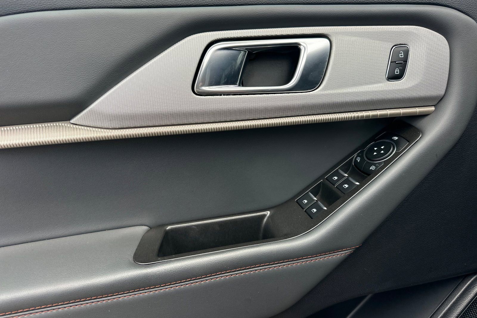 Certified 2025 Ford Explorer Active RWD image 10