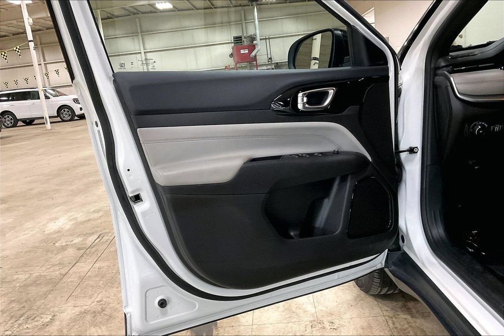 Used 2025 Jeep Compass Limited AWD/4WD image 21