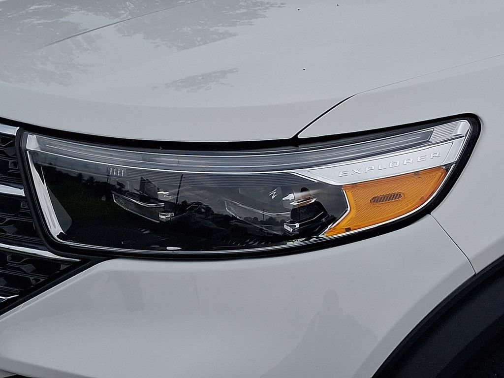 Certified 2023 Ford Explorer XLT w/ Equipment Group 202A AWD/4WD image 9