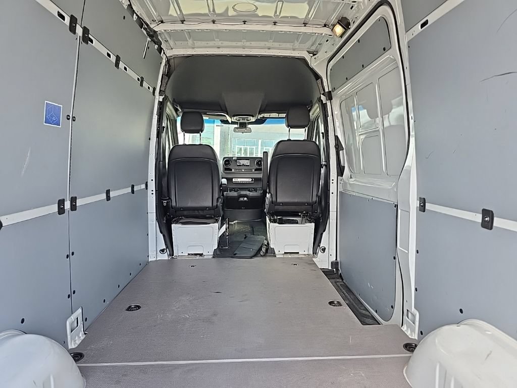 Used 2024 Mercedes-Benz Sprinter 2500 image 8