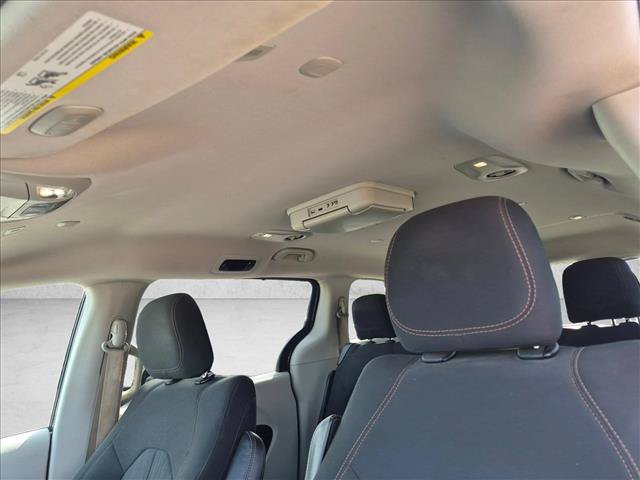 Used 2018 Chrysler Pacifica Touring Plus FWD image 19