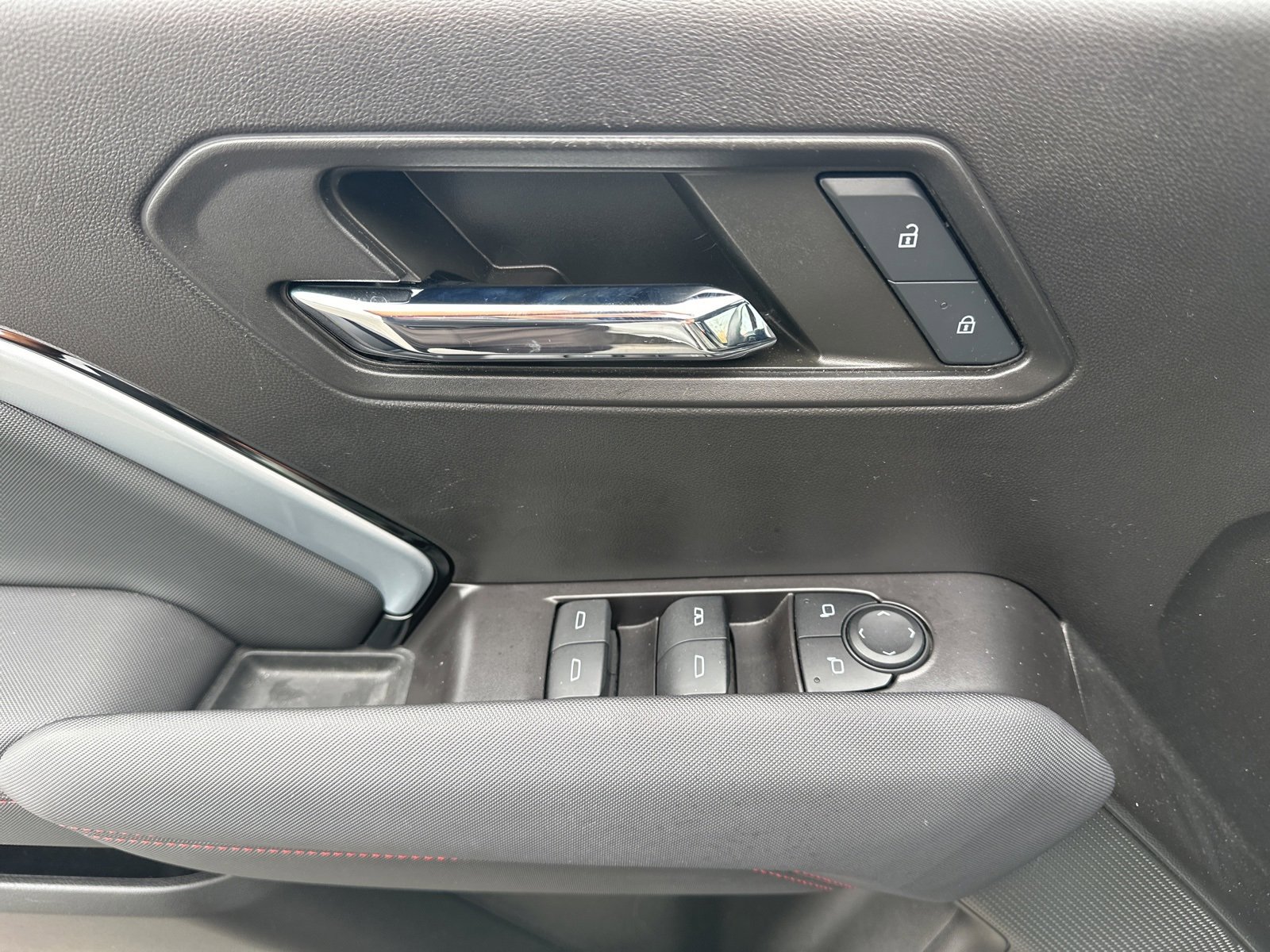 Used 2024 Chevrolet Colorado Z71 w/ Z71 Convenience Package 2 image 21