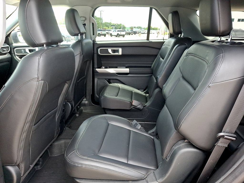 Certified 2022 Ford Explorer XLT w/ Equipment Group 202A AWD/4WD image 10