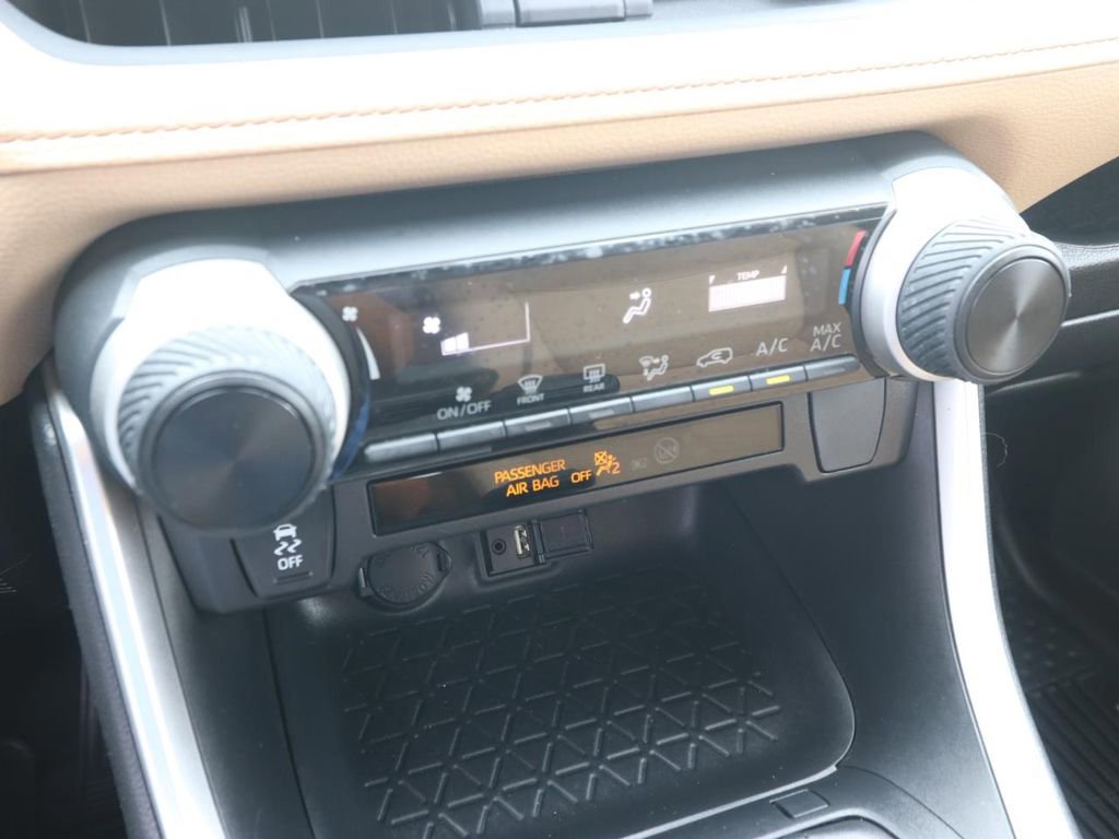 Used 2019 Toyota RAV4 LE image 21