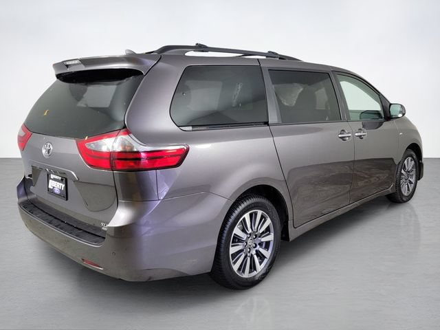 Used 2020 Toyota Sienna XLE w/ XLE Navigation Package AWD/4WD image 3