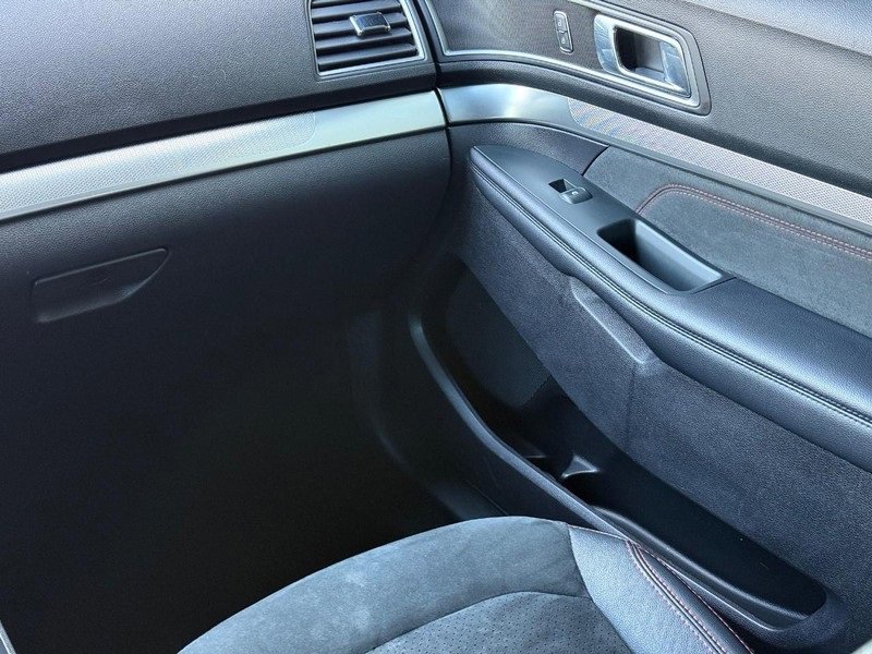 Certified 2019 Ford Explorer XLT w/ Equipment Group 202A image 15