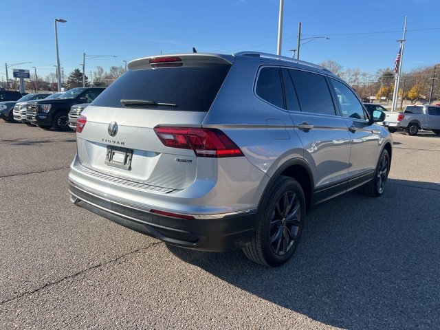 Used 2022 Volkswagen Tiguan SE w/ Panoramic Sunroof Package image 4