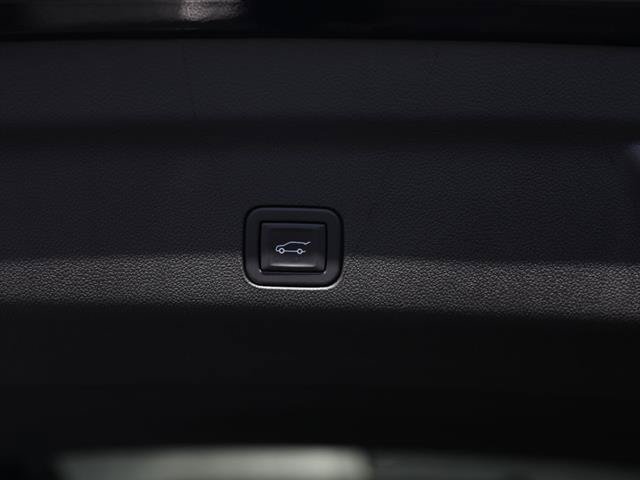 Used 2024 Chevrolet Tahoe Premier AWD/4WD image 17