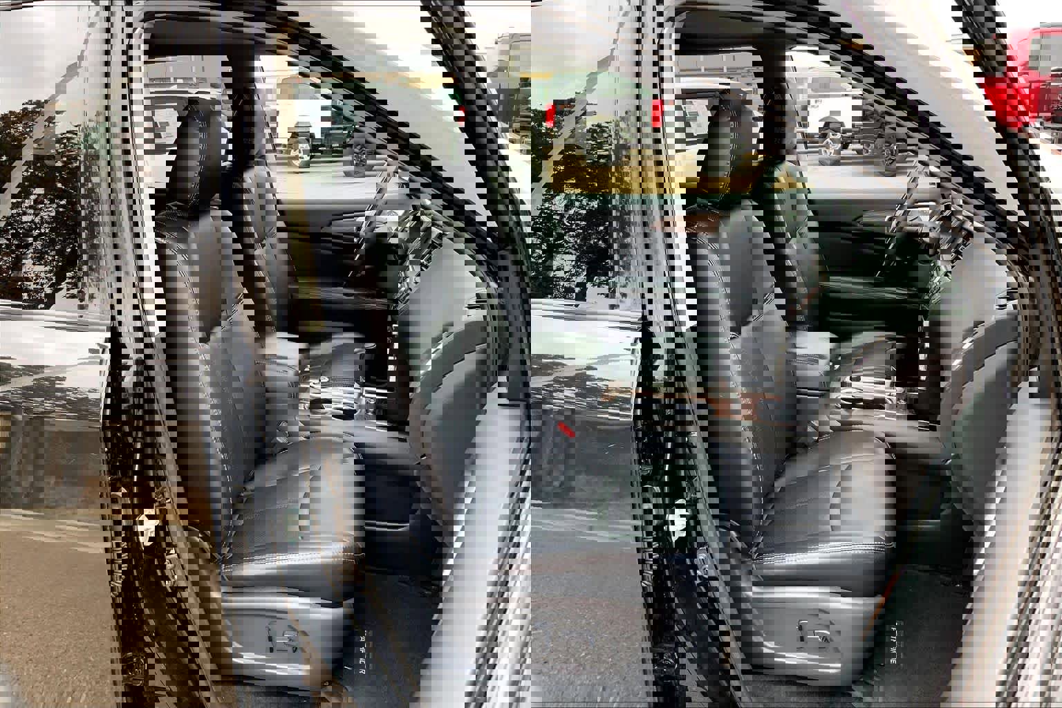 Used 2019 Nissan Pathfinder Platinum image 8