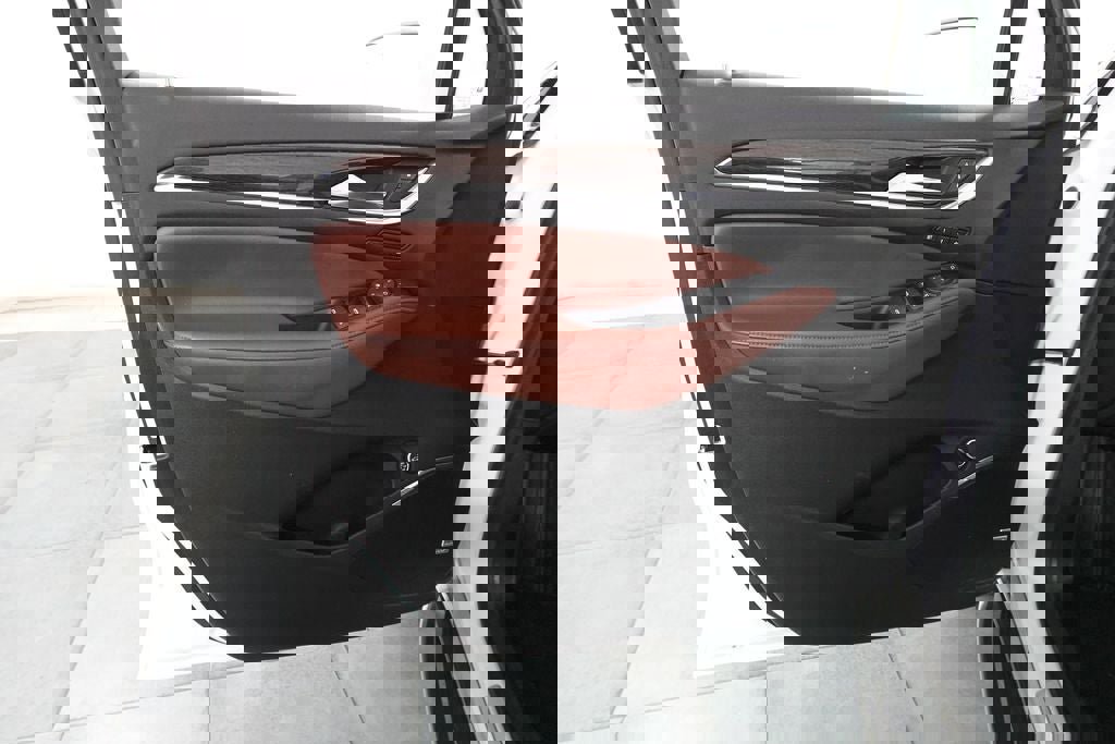 Used 2018 Buick Enclave Avenir w/ Avenir Technology Package AWD/4WD image 24