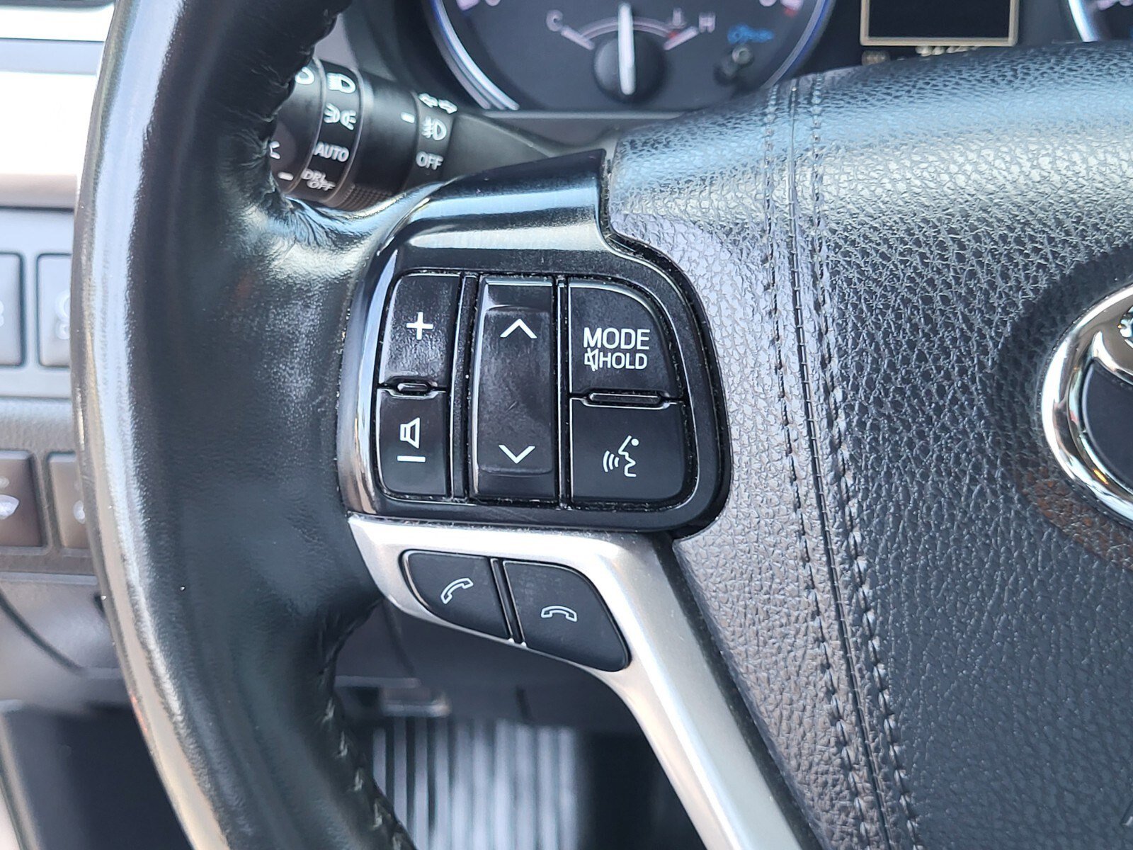 Used 2019 Toyota Highlander Limited Platinum FWD image 26