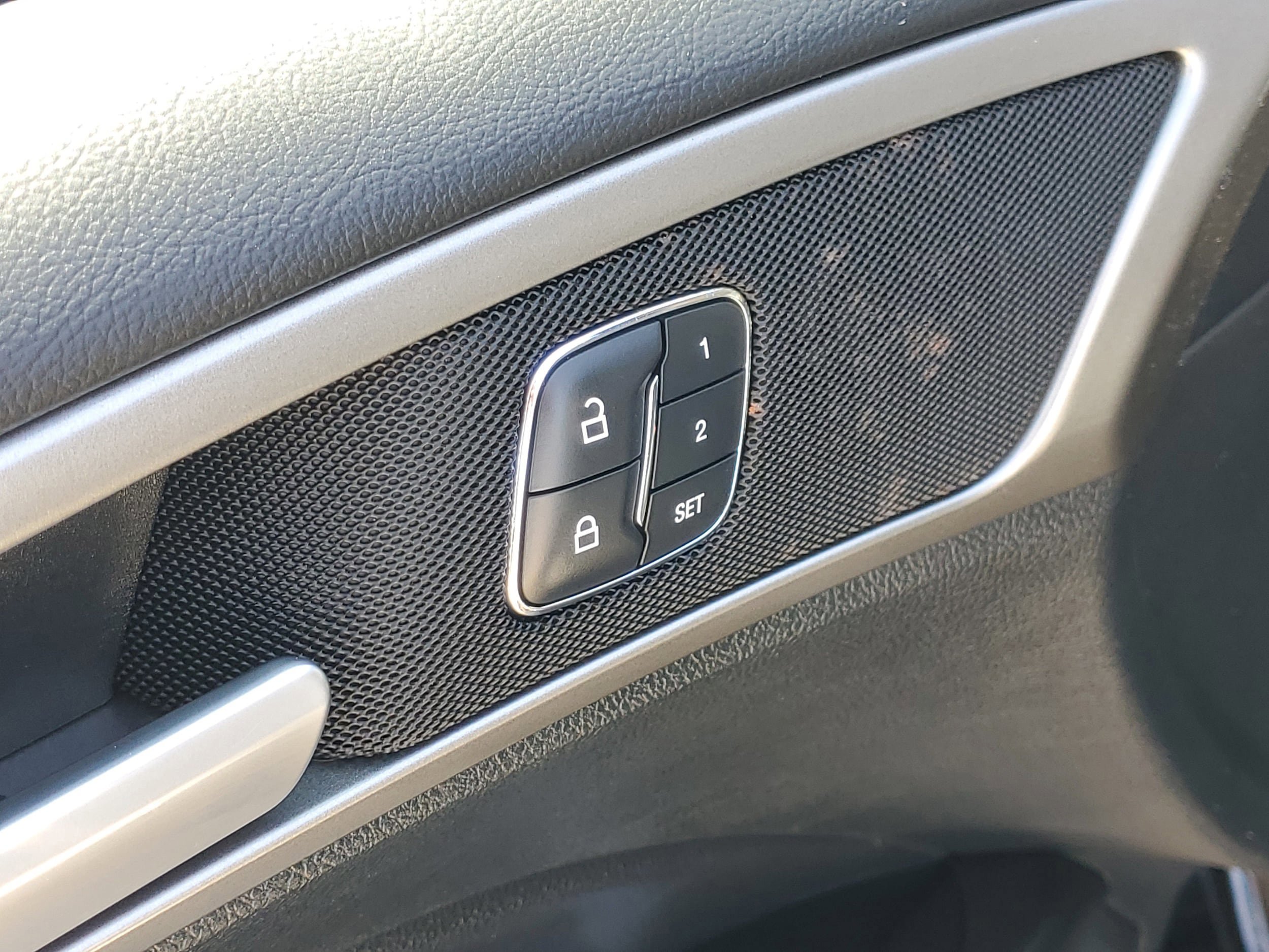 Certified 2017 Ford Fusion SE w/ Fusion SE Technology Package FWD image 19