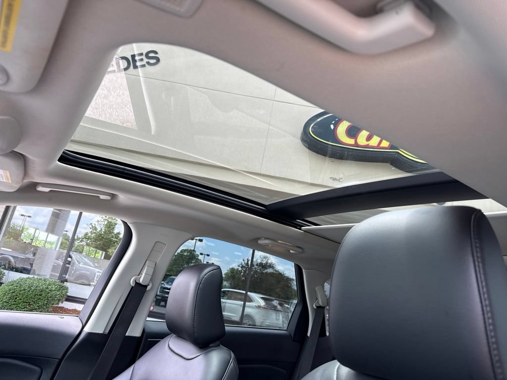 Certified 2022 Ford Edge SEL w/ Convenience Package AWD/4WD image 2