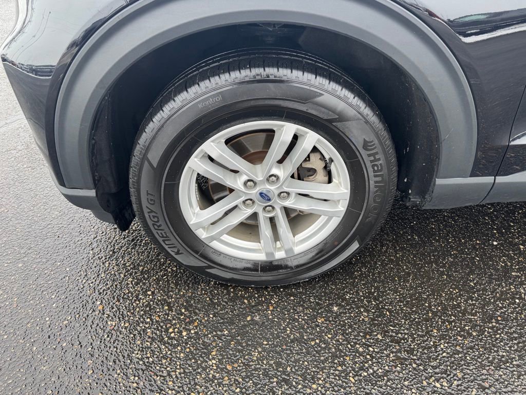 Certified 2023 Ford Explorer XLT w/ Equipment Group 202A image 16