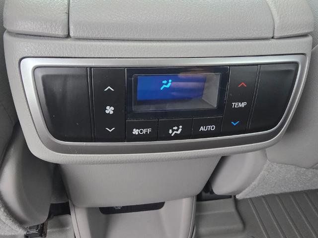 Used 2019 Toyota Highlander XLE AWD/4WD image 16