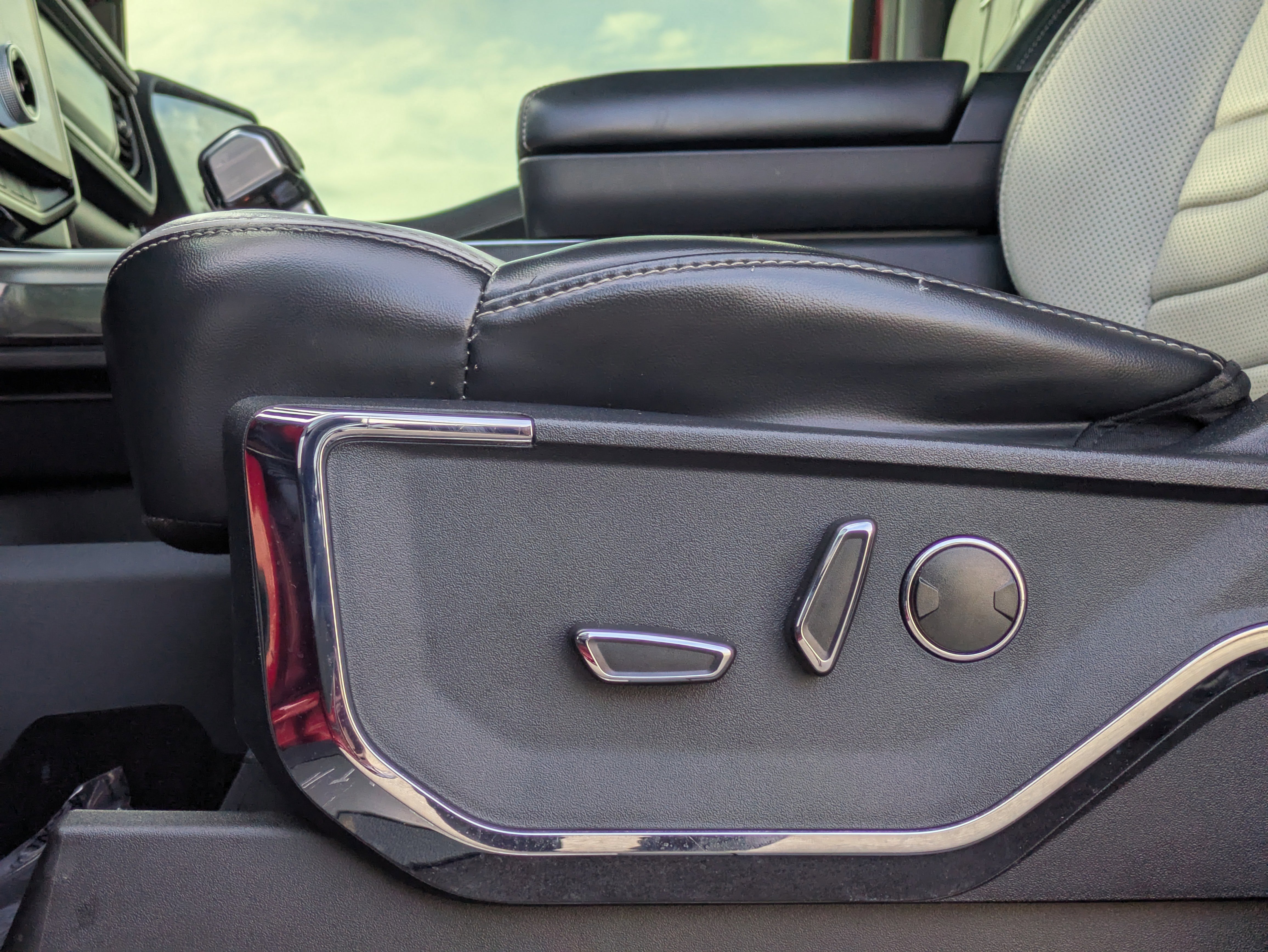 Certified 2023 Ford F150 Lightning Platinum image 23