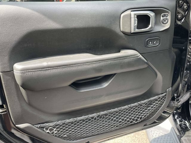 Used 2022 Jeep Gladiator Overland w/ Cold Weather Group AWD/4WD image 9