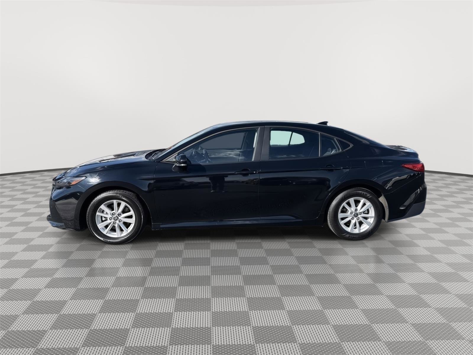 Used 2025 Toyota Camry LE image 2