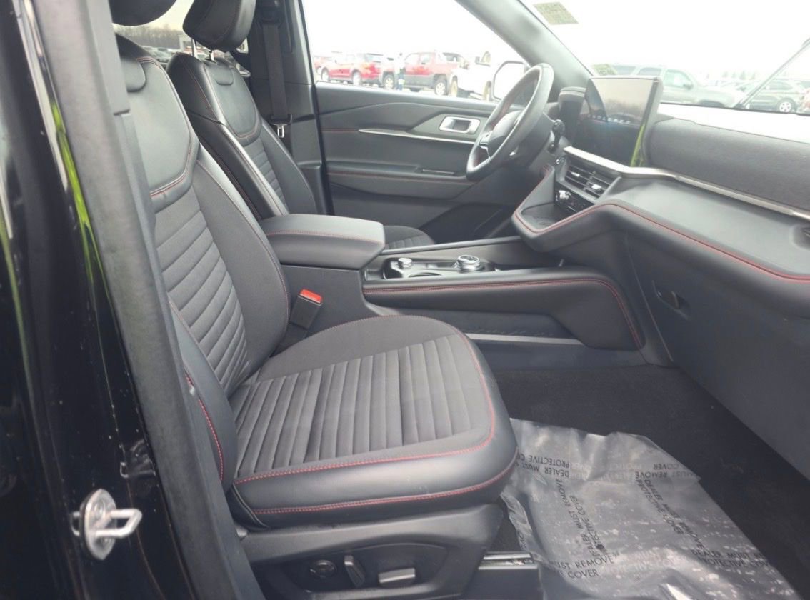 Certified 2025 Ford Explorer ST-Line w/ Premium Package AWD/4WD image 13