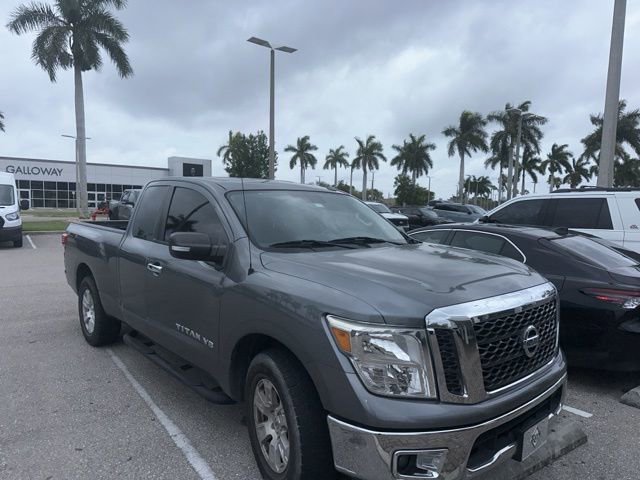 Used 2018 Nissan Titan SV image 1