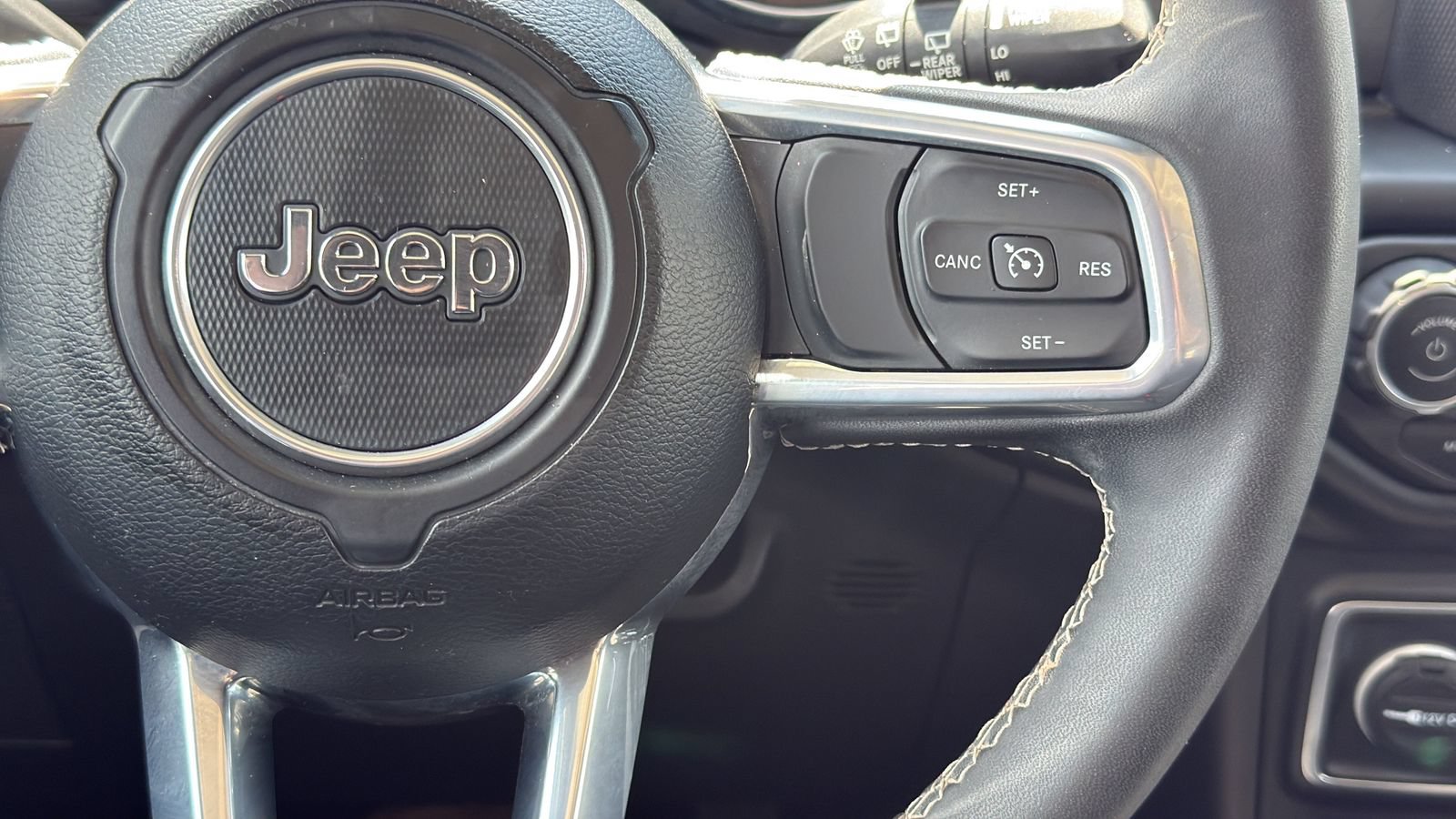 Used 2023 Jeep Wrangler Unlimited Sahara AWD/4WD image 15