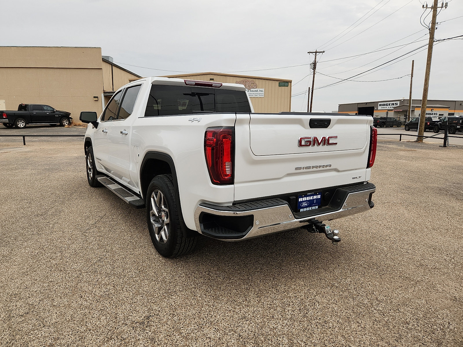 Used 2024 GMC Sierra 1500 SLT AWD/4WD image 5