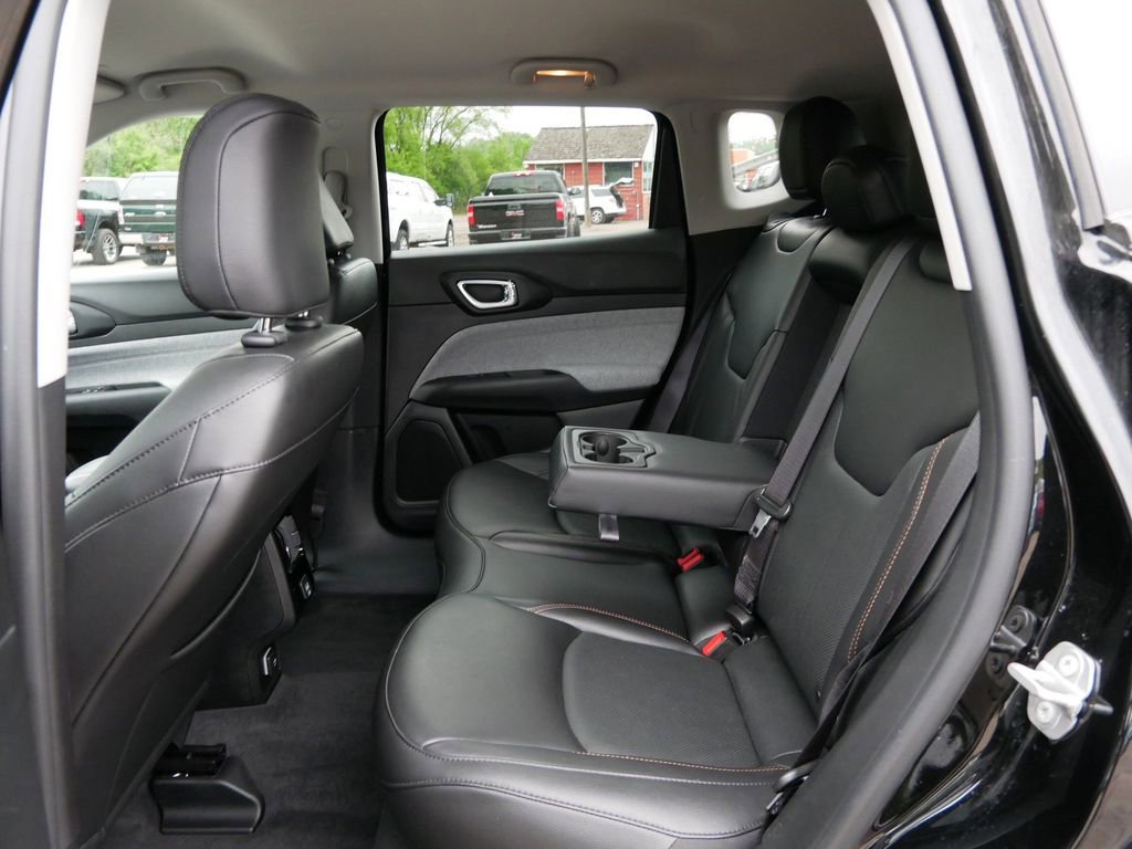 Used 2022 Jeep Compass Latitude AWD/4WD image 11
