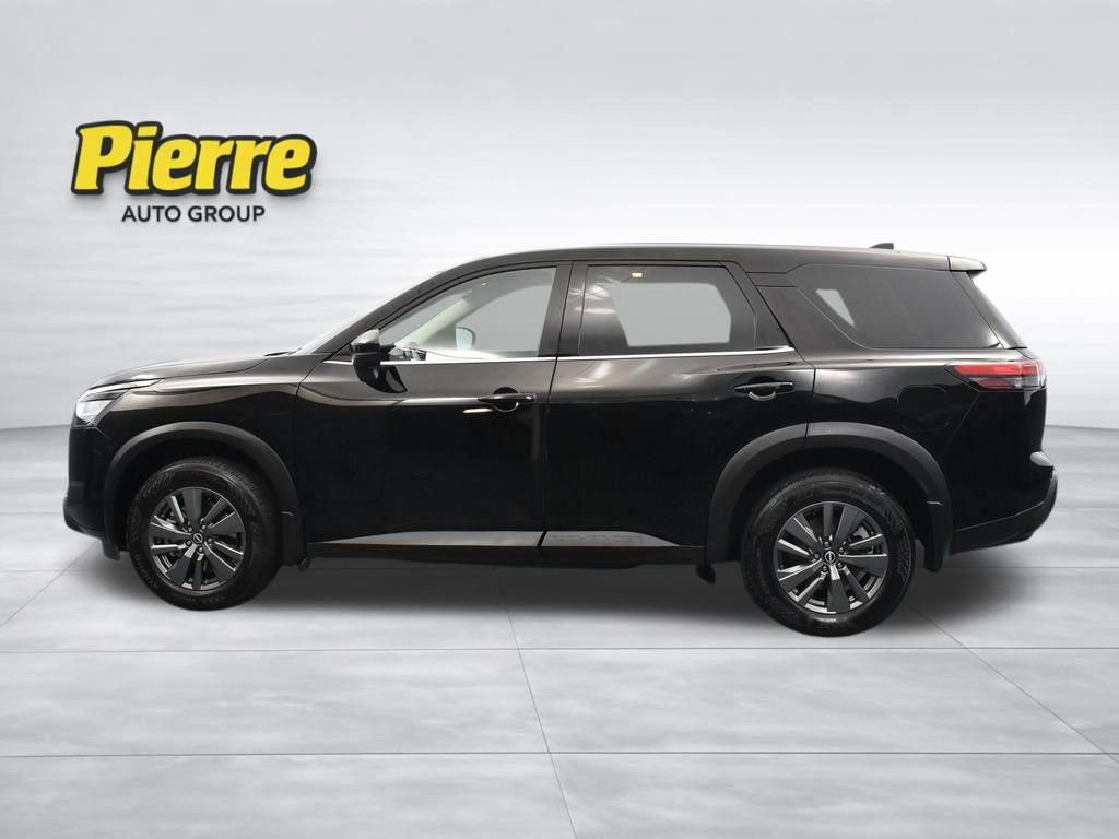 Used 2024 Nissan Pathfinder S image 3