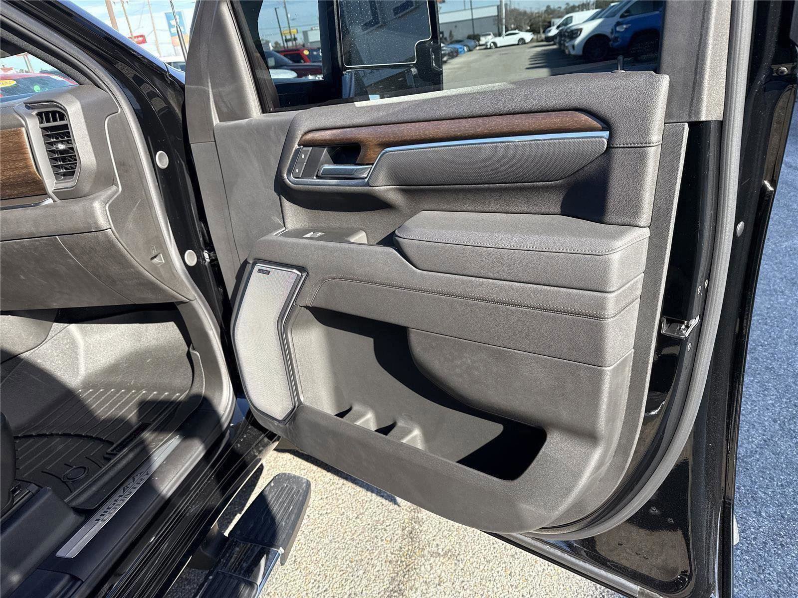 Used 2025 Chevrolet Silverado 2500 High Country w/ High Country Premium Package image 23