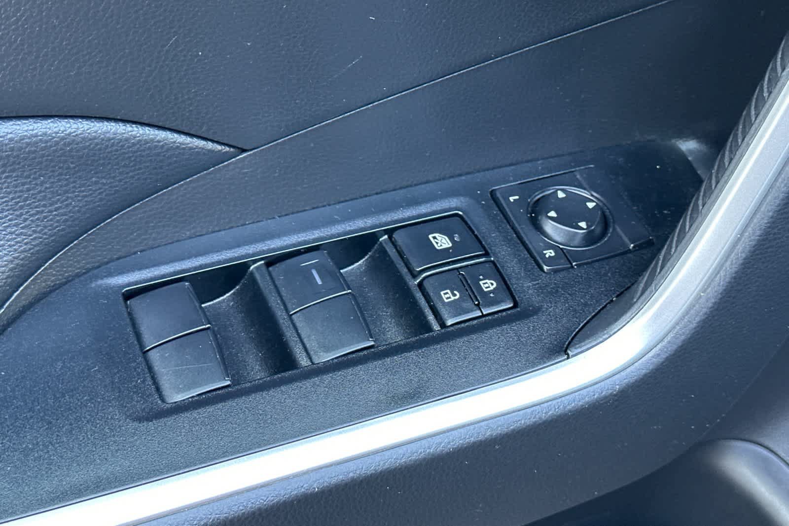 Used 2025 Toyota RAV4 LE AWD/4WD image 13