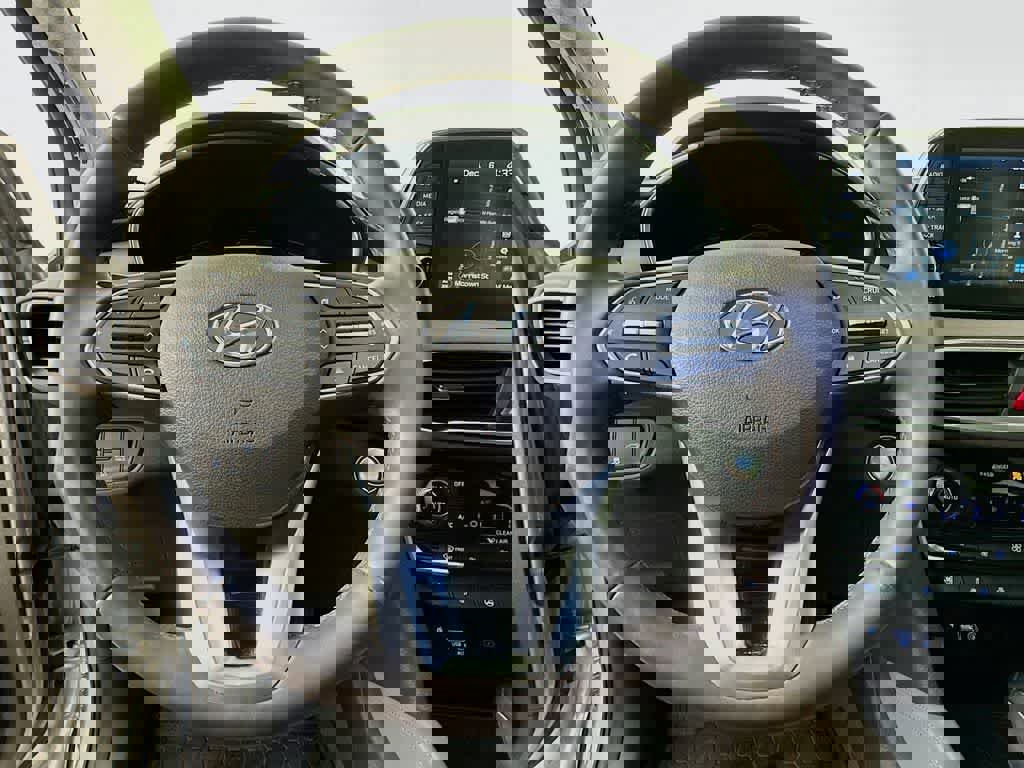 Used 2020 Hyundai Santa Fe Limited image 16