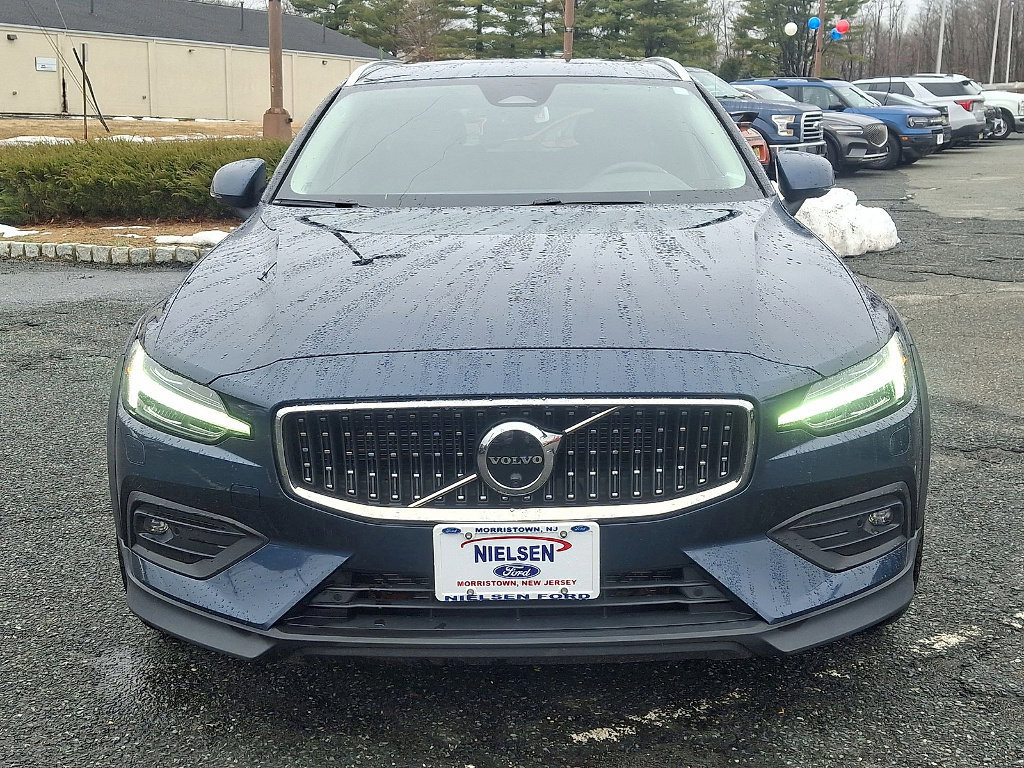 Used 2023 Volvo V60 B5 Cross Country Plus image 13
