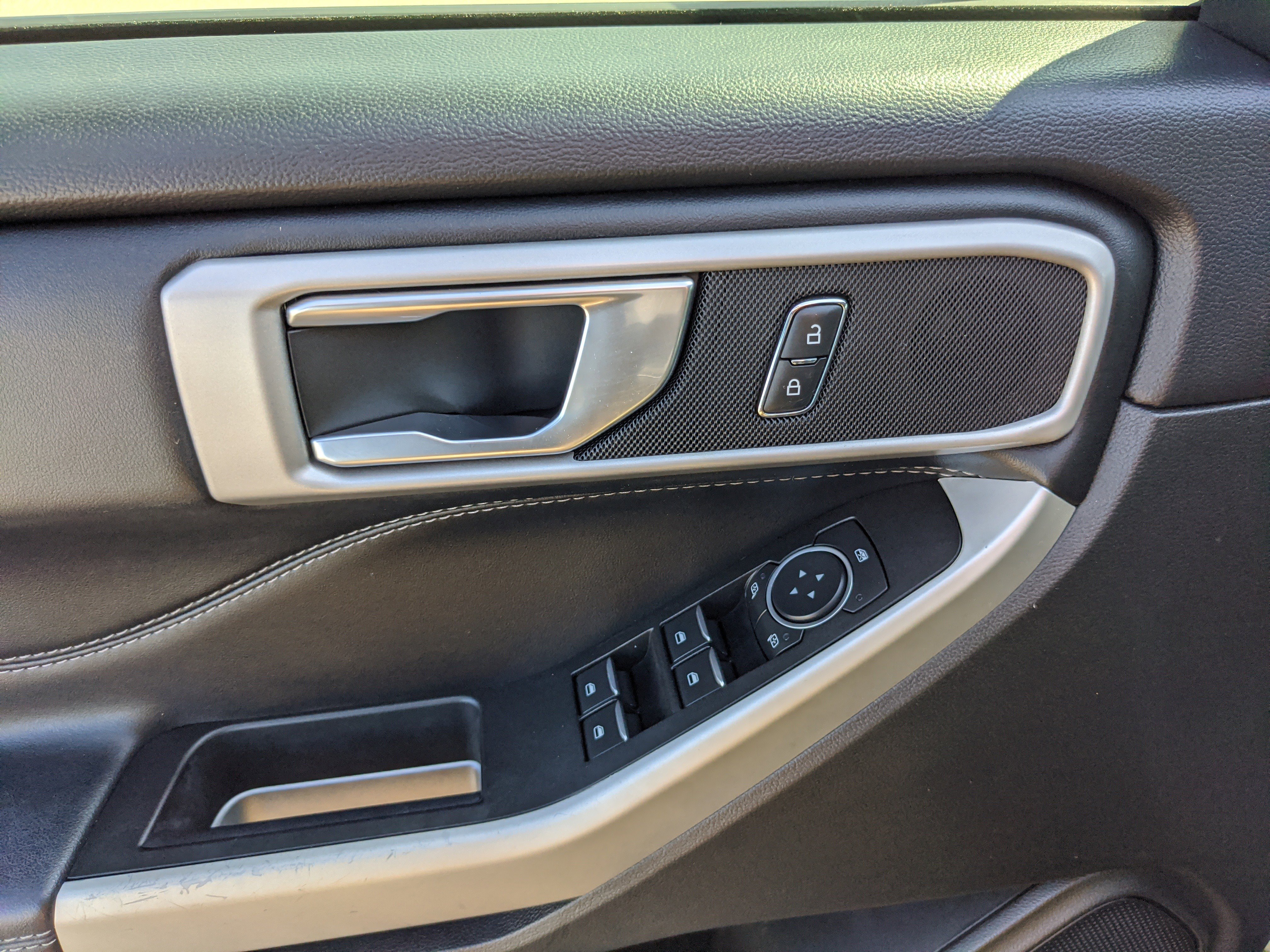 Certified 2022 Ford Explorer XLT w/ Equipment Group 202A image 20