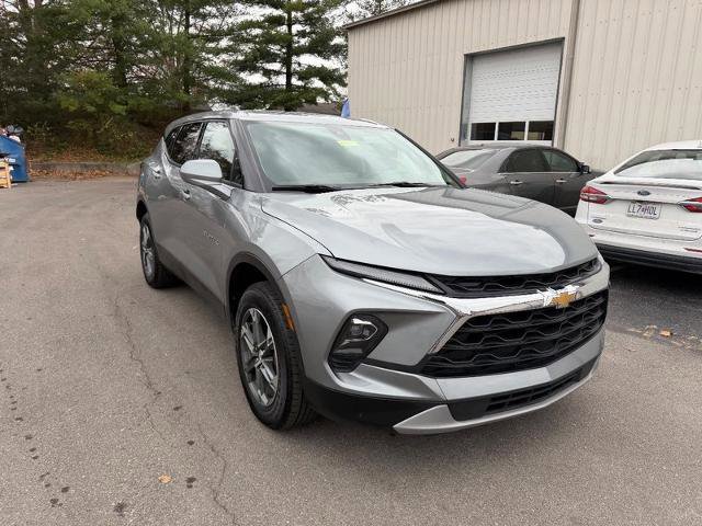 Used 2025 Chevrolet Blazer LT image 2
